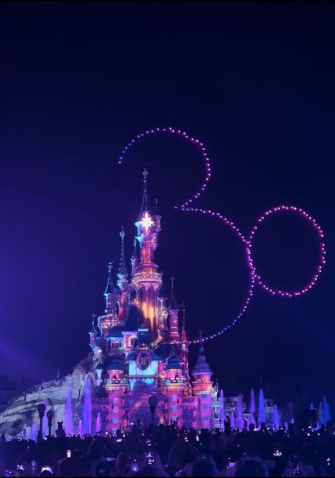 Disneyland Wallpaper, Pretty Wallpapers Backgrounds Aesthetic, Paris Castle, Chateau Disney, Disney World Aesthetic, Disneyland Aesthetic, Castle Disney, Disneyland Castle, World Aesthetic