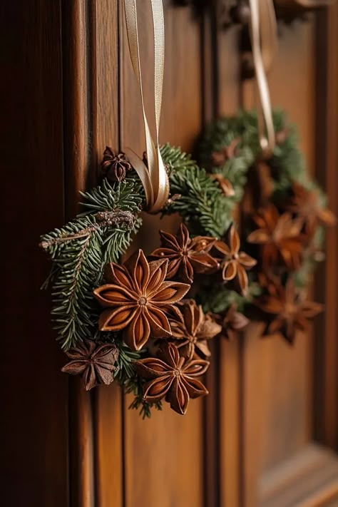 Natural Christmas Decor Ideas, Julkransar Diy, Natural Christmas Decor, Christmas Decor Ideas Diy, Natural Christmas, Woodland Christmas, Xmas Decor, Decor Ideas Diy, Winter Solstice