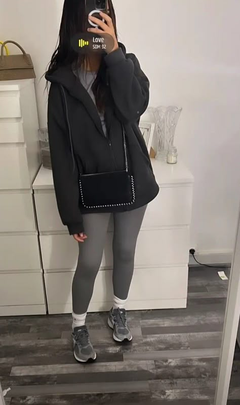 Outfit Legging Noir, Ootd Legging, Outfit Jogging, Grey Leggings Outfit, Ootd Zara, Outfit Sport, Zara Drip, Outfit Zara, Mode Zara