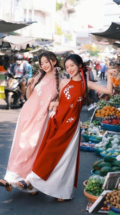 Capcut: nc_yennn Ao Dai Photoshoot, Ao Dai Aesthetic, Vietnam Traditional Clothes, Concept Tet, Traditional Vietnamese Clothing, Vietnamese Traditional Clothing, Picture Friends, Vietnamese Clothing, Vietnam Dress