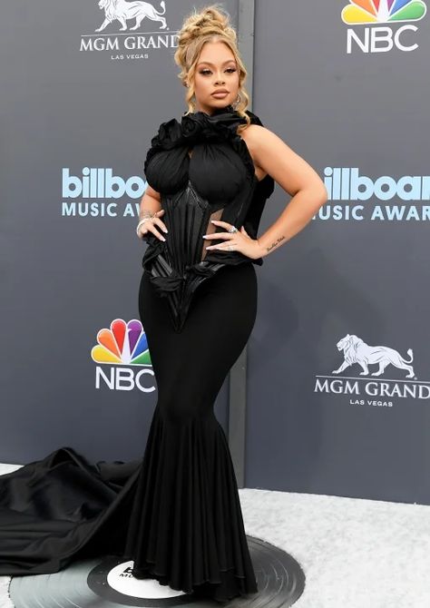 2022 Billboard Music Awards: Red Carpet Arrivals | Entertainment Tonight Billboard Music Awards Red Carpet, Quincy Brown, Big Latto, Elle King, Black Presents, Sean Diddy Combs, Red Carpet Awards, Liza Koshy, Big Mama