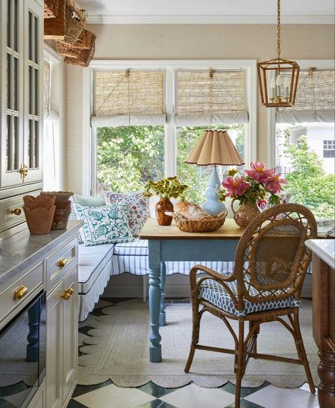 English Cottage Kitchens, Cottage Living Rooms, Cottage Interior, Cottage Kitchens, Rattan Dining Chairs, Cottage Interiors, Dining Nook, Cottage Living, Cottage Kitchen