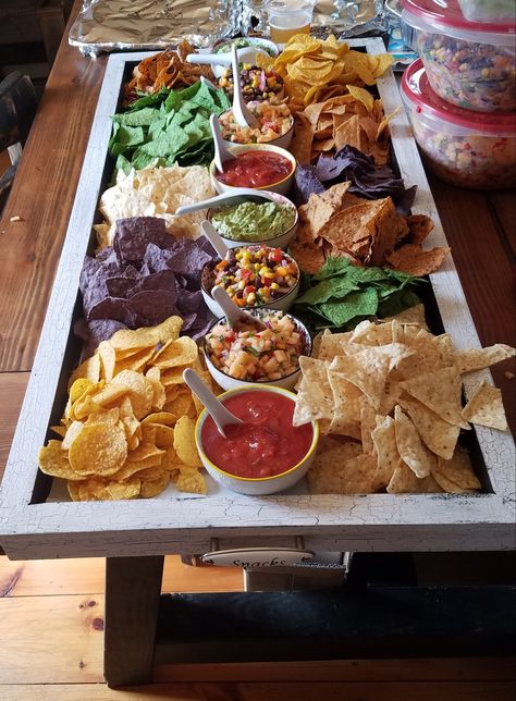 Charcuterie Chips And Dip, Bar Food Party Ideas, Chips And Dip Grazing Table, Chips Salsa Charcuterie Board, Chip And Salsa Charcuterie Board, Chip And Dip Charcuterie Boards, Chips And Salsa Charcuterie Board Ideas, Chips Set Up For Party, Mexican Theme Food Table