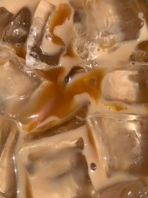 Caramel Iced Coffee Aesthetic, Iced Caramel Macchiato Aesthetic, Caramel Astethic, Caramel Aesthetic Wallpaper, Salted Caramel Aesthetic, Caramel Coffee Aesthetic, Caramel Macchiato Aesthetic, Rhode Lippies, Leonie Core