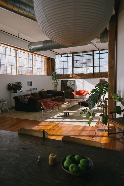 metahaiku, los angeles. Ⓥ (@metahaiku) on Threads Los Angeles Apartment, House Flipper, Apartment Vibes, Cedar Waxwing, Loft Interior, Green Street, Loft Living, Style Deco, Apartment Decor Inspiration