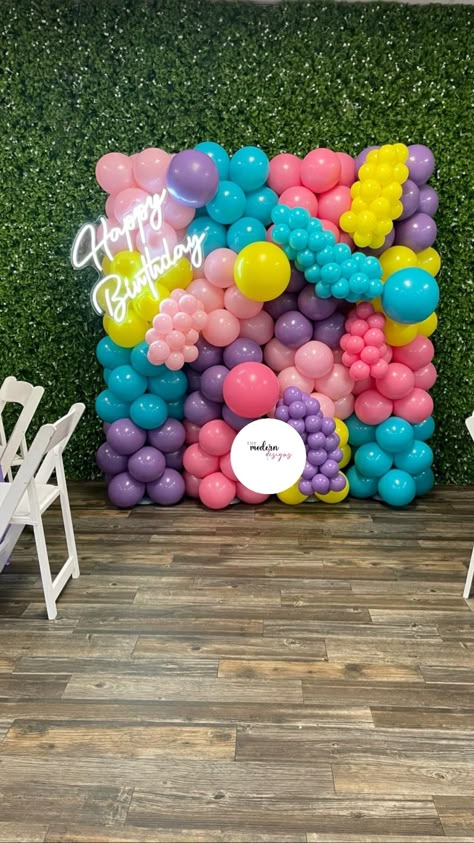 Mini Balloon Wall, Balloon Decorations Diy Tutorials, Balloon Walls, Balloon Arch Decorations, Balloon Garland Diy, Simple Birthday Decorations, Mini Balloons, Diy Balloon Decorations, Birthday Balloon Decorations