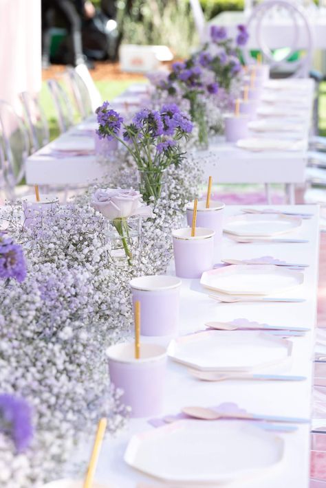 Lavender Party Theme Table Settings, Lavendar Table Settings, Simple Lavender Centerpieces, Lilac Themed Birthday Party, Pastel Purple Decorations Party, Purple Garden Party Decorations, Lilac Gold And White Party, Lavender Bday Party, Light Purple Table Decorations