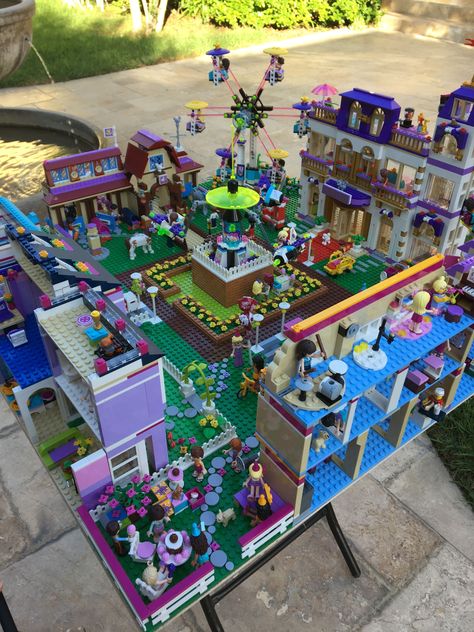 Cool Things To Build With Legos, Lego Friends Ideas, Things To Build With Legos, Lego City Ideas, Easy Lego Creations, Lego House Ideas, Lego Village, Lego Friends Sets, Lego Town