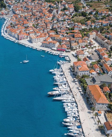 Visit Hvar on Instagram: “Welcome to Stari Grad, the historical jewel of the island of Hvar. ✨💙 ・・・ 📍Stari Grad, Hvar #Croatia 🇭🇷 by: @annika_vossen / @timotej ・・・…” Stari Grad Croatia, Stari Grad Hvar, Stari Grad, Hvar Croatia, Croatia, City Photo, Instagram Profile, Water, Travel