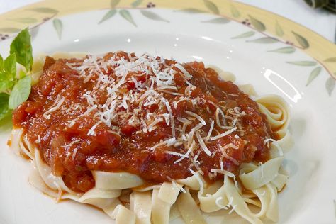 Low Acid Tomato Sauce : GERD / Acid Reflux Safe Tomato Sauce from Dr. Gourmet Gerd Friendly Spaghetti, Tomato Replacement, Low Acid Spaghetti Sauce, Low Acid Pasta Sauce, Gerd Meals, Low Acid Diet, Reflux Friendly Recipes, Gerd Diet Recipes, Acid Reflux Friendly Recipes