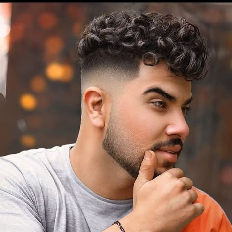 Mens Haircuts 2022, Best Mens Haircuts, How Is, Mens Short Curly Hairstyles, Mid Skin Fade, Military Hair, Haircuts 2022, High Fade Haircut, Curly Hair Fade