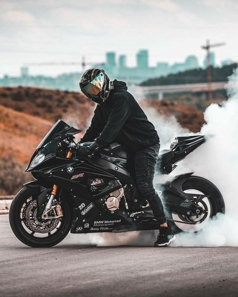 Street Bike Photoshoot, Motorbike Photography, Motorcycle Photo Shoot, Biker Helmets, Biker Photography, Stylish Bike, Bike Bmw, Image Moto, Motorcross Bike