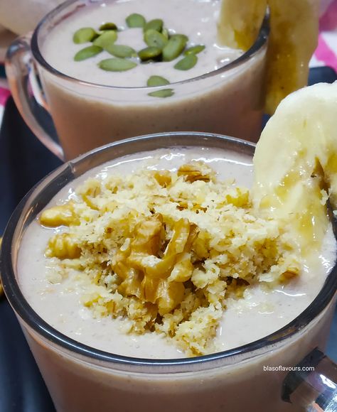 BANANA SMOOTHIE WITH SOY MILK/ A HEALTHY BREAKFAST OPTION Dragon Fruit Smoothie, Healthy Fruit Smoothies, Banana Drinks, Health Drinks, Raw Carrots, A Healthy Breakfast, Healthy Bowls, Healthy Breakfast Smoothies, Banana Slice