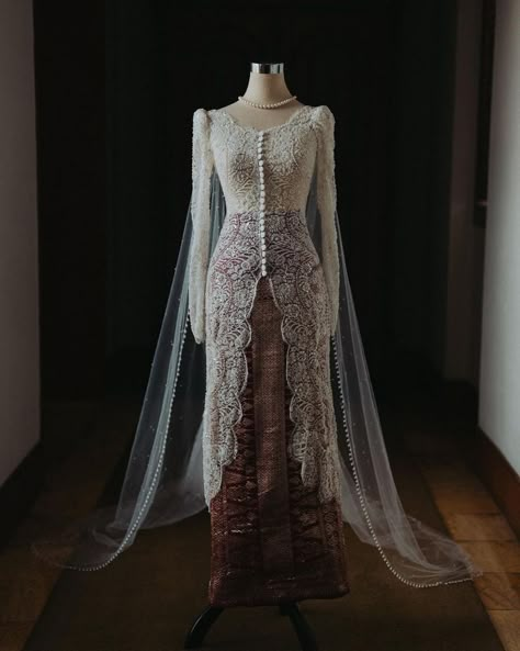 Modern Kebaya Wedding Dress, Batik Wedding Dress, Kebaya Wedding Hijab, Modern Kebaya Wedding, Dress Akad, Indonesian Wedding Dress, Kebaya Wedding Dress, Dress Pengantin Hijab, Batak Wedding