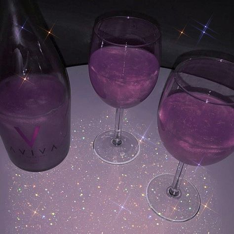 Euphoria Themed Drinks, Euphoria Party Aesthetic, Buffet Theme, Euphoria Birthday, Euphoria Theme, Birthday Party Drinks, 18th Birthday Party Themes, Euphoria Party, Glow Birthday Party