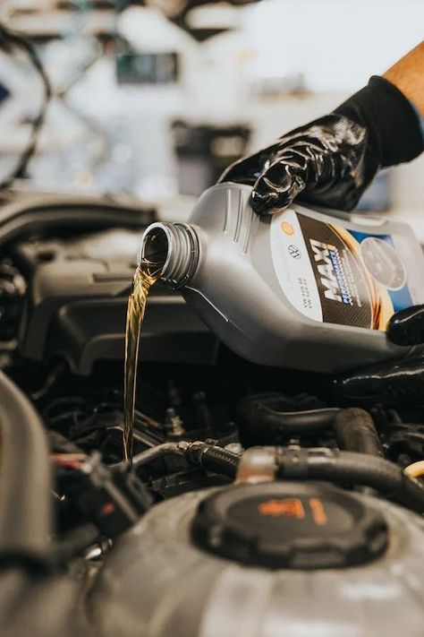 Check Engine Oil Level Car Mechanic Aesthetic, Mechanic Photography, Mechanics Photography, Oil Change Service, Car Oil Change, Mechanics Aesthetic, Car Mechanics, Automobile Advertising, Car Oil