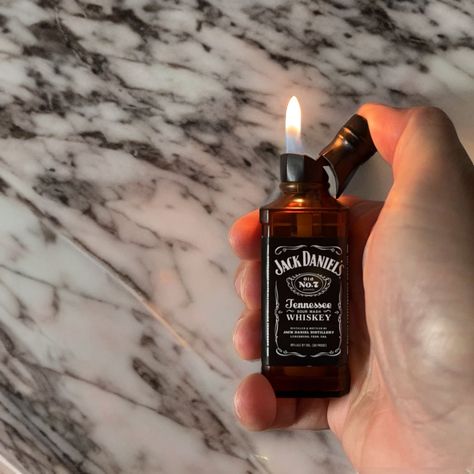 Jack Daniel’s No 7 Bottle Refillable Lighter Jack Daniels Crafts, Vintage Gifts For Men, Mens Bday Gift Ideas, Jack Daniels Bottle Crafts, Guy Christmas Gifts, Lighter Ideas, Decorating Lighters, Cool Lighter Aesthetic, Lighters Aesthetic