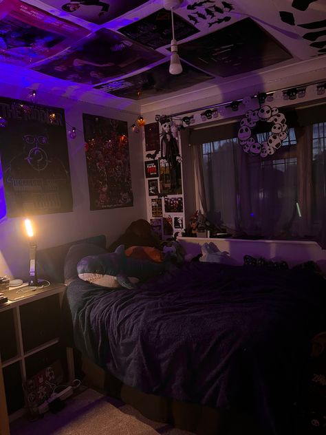 my bedroom!!!! Purple Grunge Bedroom, Comfy Dark Bedroom, Dark Aesthetic Room Ideas Bedrooms, Dark Comfy Bedroom Aesthetic, Dark Purple Room Ideas, Comfy Room Aesthetic Dark, Dark Grunge Bedroom, Dark Purple Room Ideas Bedrooms, Bedroom Inspirations Purple