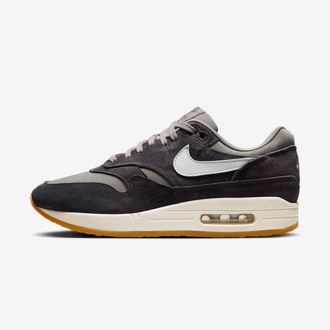 Nike Air Max 1 « Crepe » #nike #airmax #sneakers Air Max 1 Crepe Hemp, Air Max 96, Sneakers Noir, Jordan 9 Retro, Nike Models, Jordan 11 Retro Low, Jordan 12 Retro, Nike Dunk High, Nike Air Max 1