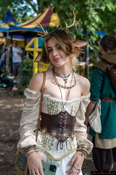 Renfair Costume Ideas, Green Renfair Outfit, Rem Faire Costume, Ren Fair Elf Costume, Satyr Ren Faire, Ran Faire Outfits, Fairy Rennaisance Costume, Druid Ren Faire, Deer Ren Faire Outfit