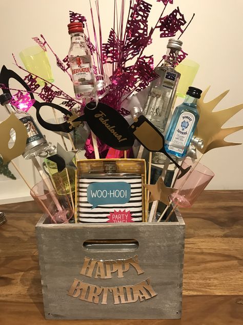 18th Birthday Hamper Ideas, 50th Birthday Hamper Ideas, Birthday Hamper Ideas, Hamper Bouquet, Diy Hampers, Gin And Tonic Gifts, Homemade Gift Boxes, Birthday Baskets, Fruit Bouquets