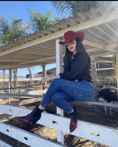 Outfits Rancheros Mujer, Cute Cowgirl Outfits, Cowgirl Style Outfits, Outfits For Mexico, Fiesta Outfit, Country Style Outfits, Latina Fashion Outfits, Looks Country, Rodeo Outfits