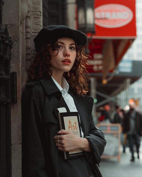 Female Academic Aesthetic, Author Picture Poses, Dark Academia Hair Styles, Writer Outfits, Academia Photoshoot, Parisian Photoshoot, Dark Academia Photoshoot, Author Photoshoot, Library Photo Shoot