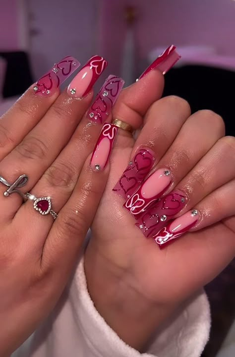 Rose Inspired Nails, Valentine’s Day Nails Red, Hot Pink Square Acrylic Nails, Black And Pink Valentine Nails, Pink Funky Nails, Valentines Almond Nails, Funky Pink Nails, Bratz Inspired Nails, Cute Valentine’s Day Nails