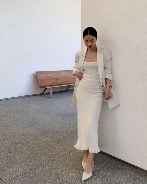 Alter Ego
Suave
Fongminliao
Minimal
Aesthetic Soft Feminine Outfits, White Outfits For Women, Chic Clothing Style, Dress Bridesmaids, Feminine Outfits, Elegant Outfit Classy, Work Chic, Effortlessly Chic Outfits, Soft Feminine