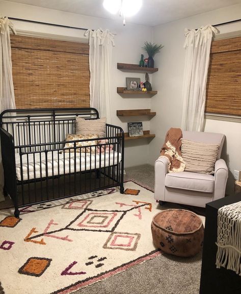 Nursery Ideas Rustic, Boy Nursery Ideas Rustic, Farmhouse Baby Nursery, Rustic Boy Nursery, Southern Charm Decor, Boy Nursery Ideas, Nursery Farmhouse, Country Nursery, Rustic Baby Nurseries