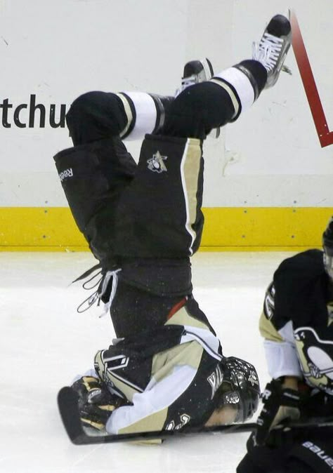 Break Dancing, That's Hilarious, Epic Face, Hockey Rules, Hockey Pictures, Hockey Memes, Hot Hockey Players, Pittsburgh Sports, Hockey Humor