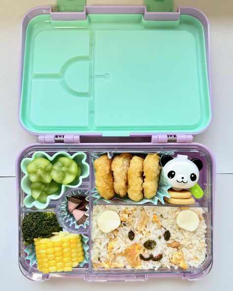 Week 10 is done 👍🏼 Here are some bento inspiration for the coming Monday school day mornings 🤗✨ ———————————————— Find simple, healthy and kawaii bento snacks/lunch ideas for kids here!🍱♥️✨ ~Certified and approved by my 5 year old👧🏻 ~Made by the food picks and bento accessories collector mom 👩🏻 #bento #BentoSnack #BentoKids #Kawaii #GoodFood #BentoLunch #HealthyFood #FoodPicks #JapanFinds #BentoAccessories #Characters #yum #yummy #nomnomnom #cute #love #mommylove #preschoolers #BentoForK... Snacks Bento, Anime Bento Box Lunch, Kawaii Bento Box Recipes, Cute Bento Boxes Kawaii, Bento Box Lunch For Kids, Bento Kids, Bentgo Kids, Kawaii Bento Boxes Container, Cute Bento Boxes