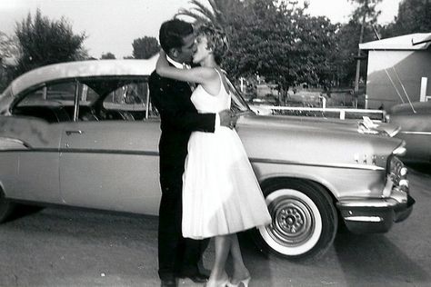 Slow Dancing Couples, Future Love Quotes, 50s Prom, High School Homecoming, Homecoming Queen, Vintage Prom, Love Picture Quotes, Senior Prom, Vintage Couples