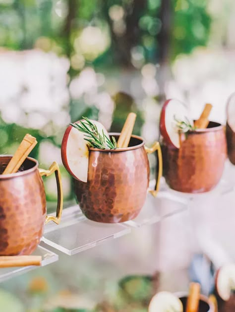 15 Apple Cider Bar Ideas for Your Fall Wedding Apple Cider At Wedding, Apple Cider Bar Wedding, Cider Bar Wedding, Fall Wedding Bar, Apple Cider Wedding, Fall Wedding Drinks, Apple Cider Bar, Early Fall Wedding, 2026 Wedding