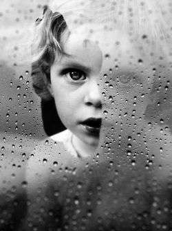 black white water drops child portrait Portrait Photography Tips, Foto Tips, Looking Out The Window, Black And White Portraits, Black White Photos, Portrait Inspiration, Bw Photo, 인물 사진, White Photo