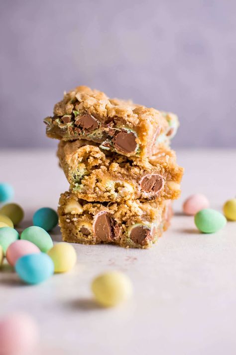 Easter Cookie Bars, Salt And Lavender, Cadbury Mini Eggs, Mini Eggs Cookies, Cookie Bars Easy, Easy Easter Treats, No Egg Cookies, Easter Desserts Recipes, Mini Egg