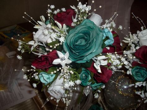 Burgundy and turquoise go well together Teal And Burgundy Wedding Ideas, Burgundy Teal Wedding, Turquoise And Burgundy Wedding, Teal And Burgundy, Maroon And Turquoise Wedding, Teal And Burgundy Wedding Color Palettes, Teal And Maroon Wedding, Black Red Teal Wedding, Fall Wedding Teal Burgundy