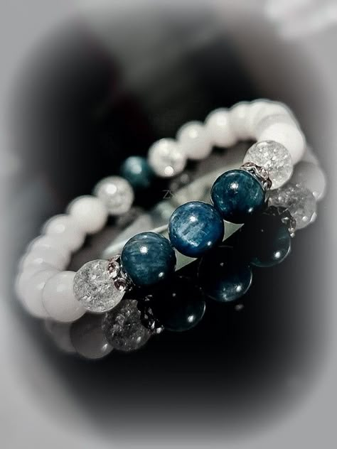 Diy Stone Bracelets, Gemstone Bracelet Ideas, Stone Bracelet Ideas, Crystal Bracelets Diy, Mens Bracelet Diy, Kyanite Bracelet, Girly Bracelets, Mens Beaded Necklaces, Crystal Bead Jewelry