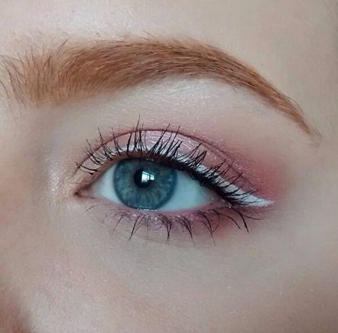 Eyeliner Images, White Eye Makeup, White Eyeliner Makeup, Teknik Makeup, Maquillage On Fleek, Redhead Makeup, Smokey Eyeliner, Linda Hallberg, White Eyeliner