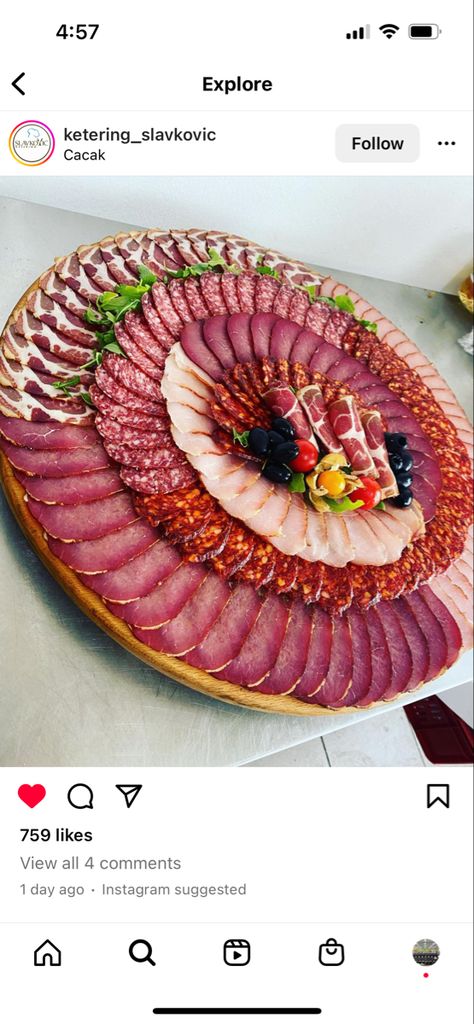 Fun Food Presentation, Party Food Catering, Cured Meat Recipes, Charcuterie Appetizers, Food Bouquet, Quiche Recipes Easy, Warm Scarves, Food Sculpture, Bridal Shower Cookies