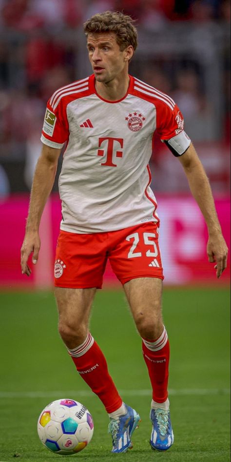 thomas müller bayern Thomas Muller Wallpapers, Muller Bayern, Bayer Munich, Thomas Muller, Thomas Müller, Fc Bayern Munich, Guessing Games, Soccer Player, Bayern Munich