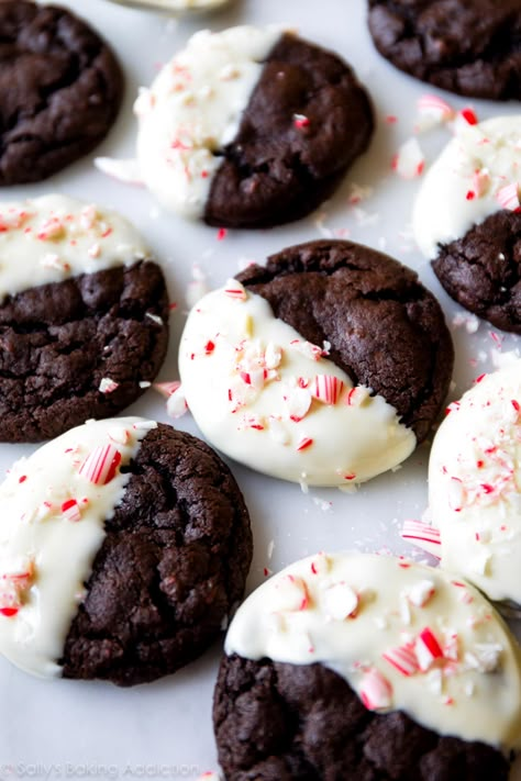 Holiday Baking Recipes Christmas, Peppermint Mocha Cookies, Christmas Baking List, Cookies For Friends, Easy Holiday Desserts Christmas, Cookies Crumbl, Cookie Fudge, Peppermint Bark Cookie, Christmas Cookies And Treats