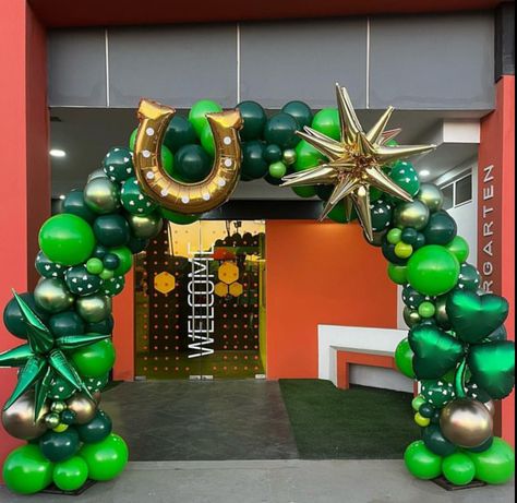 Army Decor, Stag And Doe, Arch Ideas, Balloon Decor, Diy Party Decorations, Balloon Arch, St Patrick’s Day, Diy Party, Bday Party