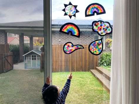 Kids Suncatcher Craft, Diy Sun Catchers, Sun Catcher Diy, Diy Sun Catcher, Crafts For All Ages, Kindergarten Art Activities, Suncatcher Diy, Diy Suncatchers, Window Crafts