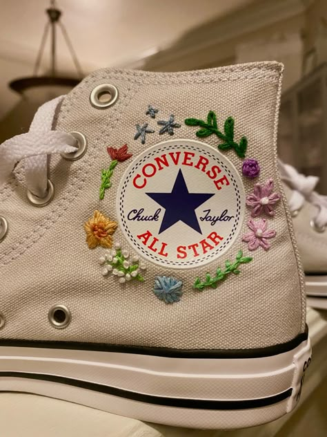 White Converse Diy Design, Converse Aesthetic Embroidery, Embroidered Converse High Tops Diy, Embroiled Converse, Simple Converse Embroidery, Shoe Embroidery Ideas Simple, Red Converse Embroidery, Embroidery Converse Diy, White Converse Embroidery