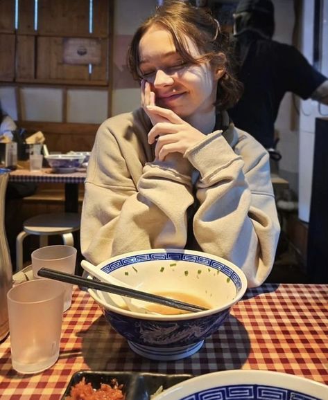 Emma Myers Enid Sinclair, Courtney Eaton, Emma Myers, Halle Bailey, Brunette To Blonde, Brunette Girl, Girl Guides, Wednesday Addams, Jenna Ortega