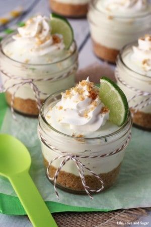 No Bake Key Lime Cheesecake, Easy Mini Cheesecake Recipe, No Bake Key Lime, Life Love And Sugar, Mini Cheesecakes Easy, Oreo Desserts, Mason Jar Desserts, Cheesecake In A Jar, Key Lime Cheesecake