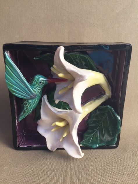 Hummingbird Pottery, Clay Box, Trumpet Vine, Aloe Vera Plant, White Lilies, Clay Ideas, Hummingbirds, Polymer Clay Crafts, Ceramic Painting