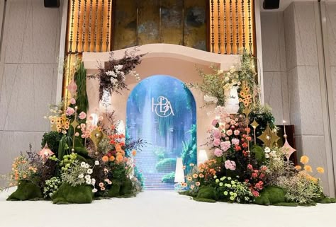 Wedding Decorations Theme, Dekor Akad, Sangjit Decoration, Welcome Gate, Flower Decor Wedding, Modern Tropical Wedding, Party Celebration Ideas, Entrance Wedding, Dekorasi Wedding