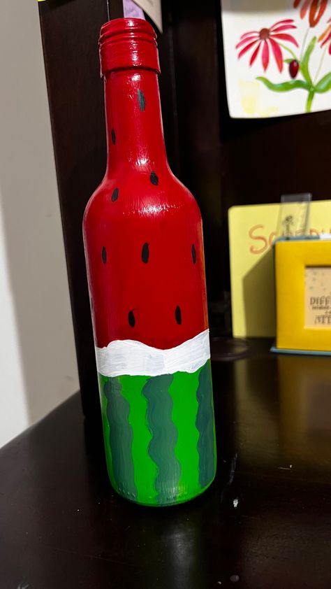 Watermelon Bottle Art, Watermelon Home Decor, Bottle Art Projects, Watermelon Painting, Water Bottle Art, Diy Crafts Love, Easy Diy Room Decor, Watermelon Designs, Glass Bottle Diy